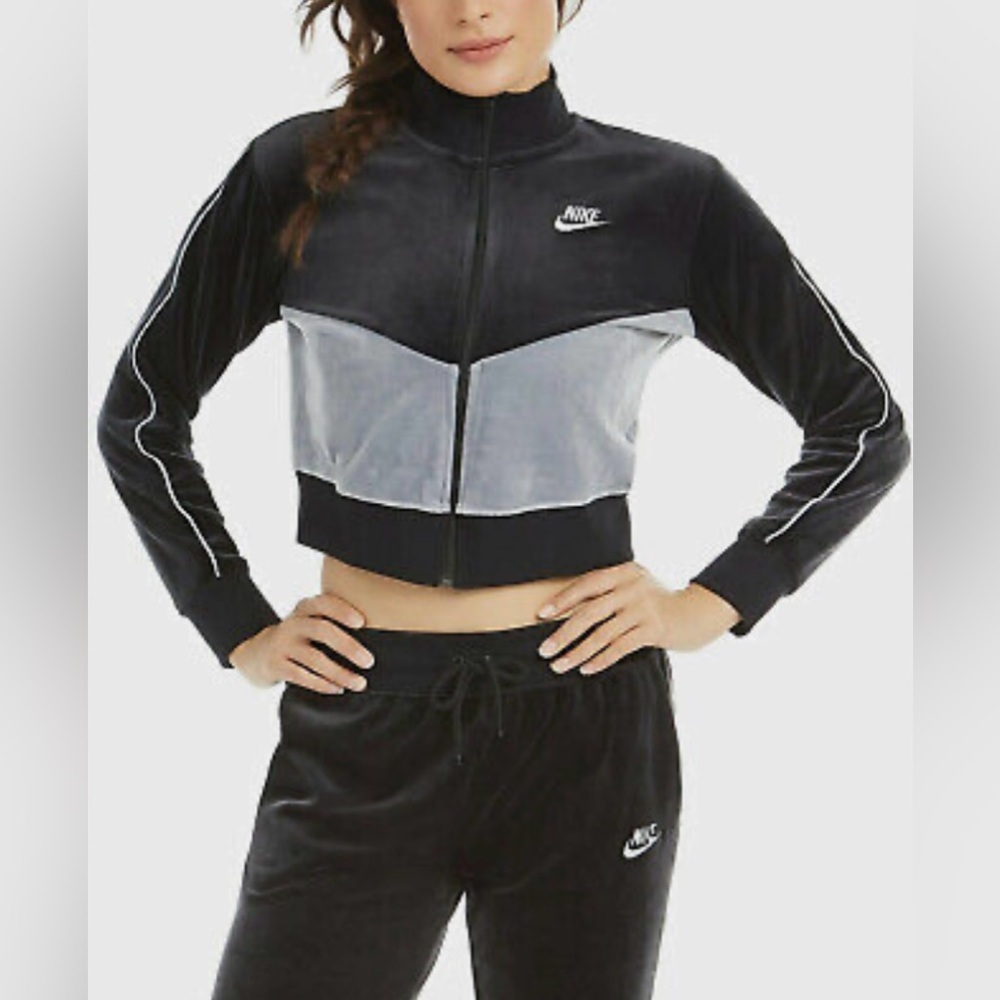 Nike | Women’s black/grey color blocked velour cropped zip front sweatshirt sz L